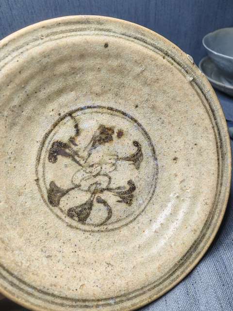 古玩陶瓷館藏級絕品宋代青花花卉紋折沿大盤拍賣,當前價格98000元