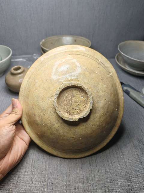 古玩陶瓷館藏級絕品宋代青花花卉紋折沿大盤拍賣,當前價格98000元