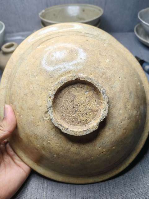 古玩陶瓷館藏級絕品宋代青花花卉紋折沿大盤拍賣,當前價格98000元