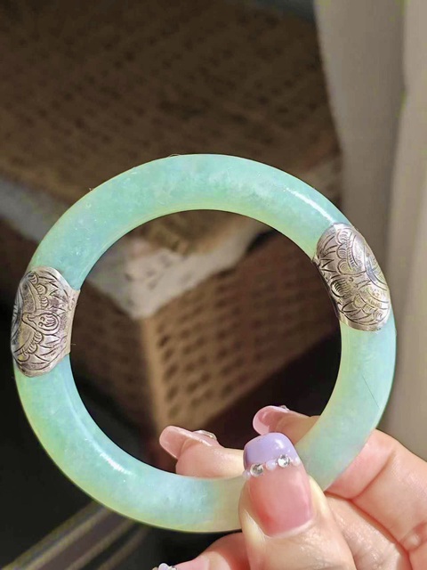 古玩玉器清代冰糯種天然翡翠手鐲拍賣,當前價格8500元