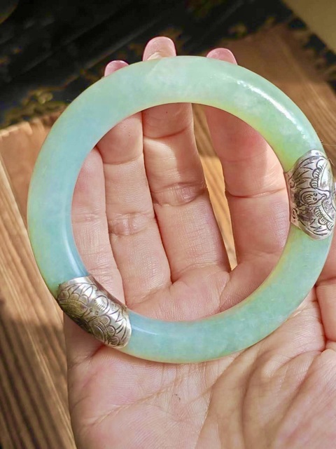 古玩玉器清代冰糯種天然翡翠手鐲拍賣,當前價格8500元