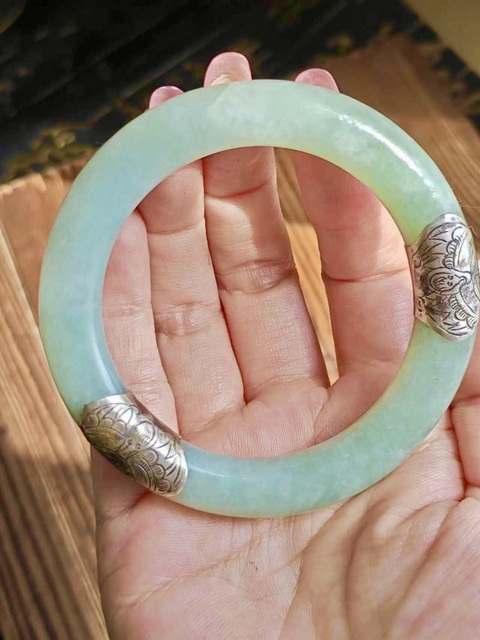 古玩玉器清代冰糯種天然翡翠手鐲拍賣,當前價格8500元