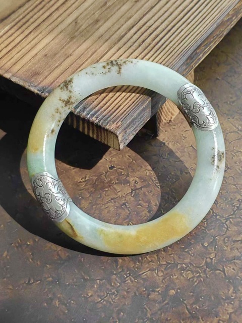 古玩玉器清代糯冰種老翡翠手鐲拍賣，當前價格5500元