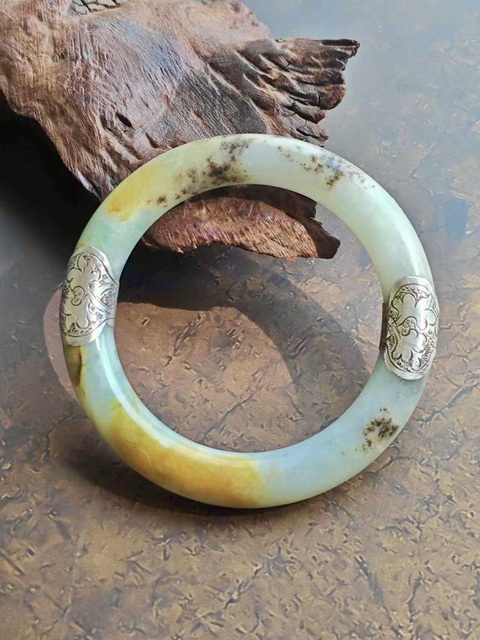 古玩玉器清代糯冰種老翡翠手鐲拍賣，當前價格5500元