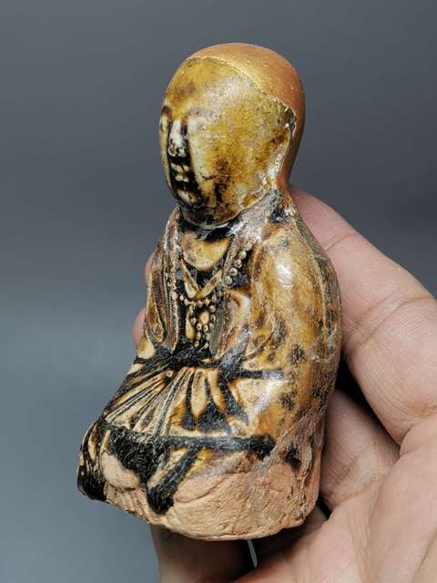 古玩陶瓷明代·褐釉瓔珞紋羅漢造像拍賣，當前價格3333元