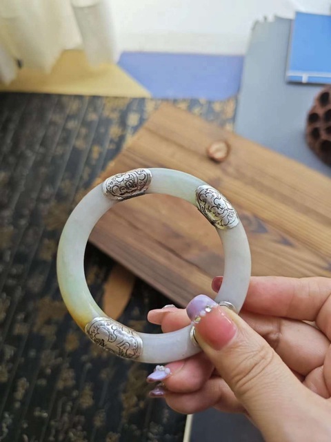 古玩玉器清騰沖老了三彩翡翠手鐲拍賣,當(dāng)前價(jià)格3300元