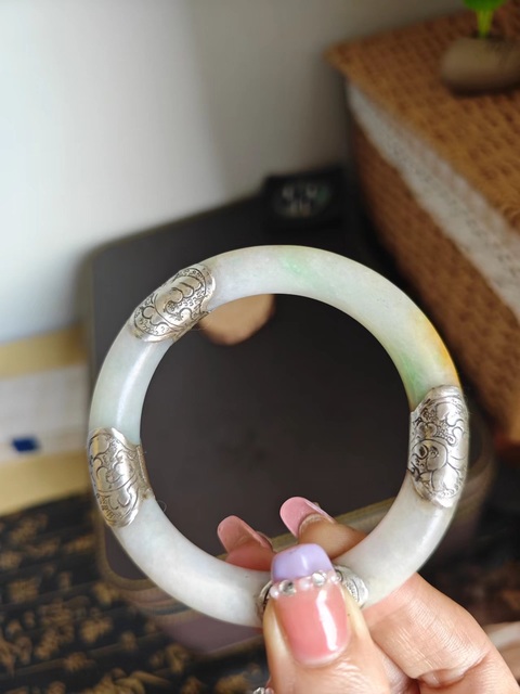 古玩玉器清騰沖老了三彩翡翠手鐲拍賣,當(dāng)前價(jià)格3300元