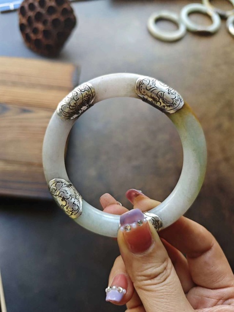 古玩玉器清騰沖老了三彩翡翠手鐲拍賣,當(dāng)前價(jià)格3300元