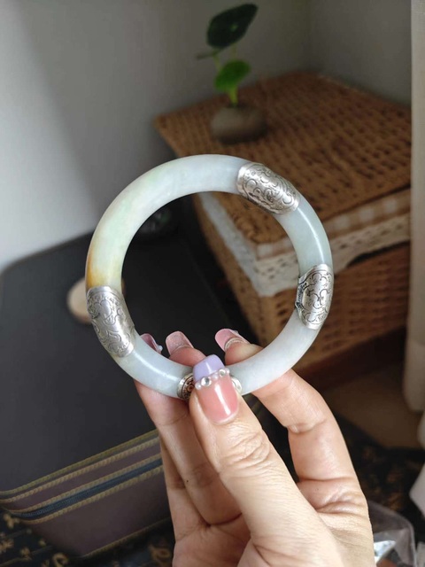 古玩玉器清騰沖老了三彩翡翠手鐲拍賣,當(dāng)前價(jià)格3300元
