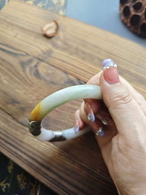 古玩玉器清騰沖老了三彩翡翠手鐲拍賣,當(dāng)前價(jià)格3300元
