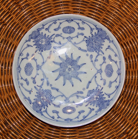 古玩陶瓷清中·青花纏枝花卉紋盤真品鑒賞圖