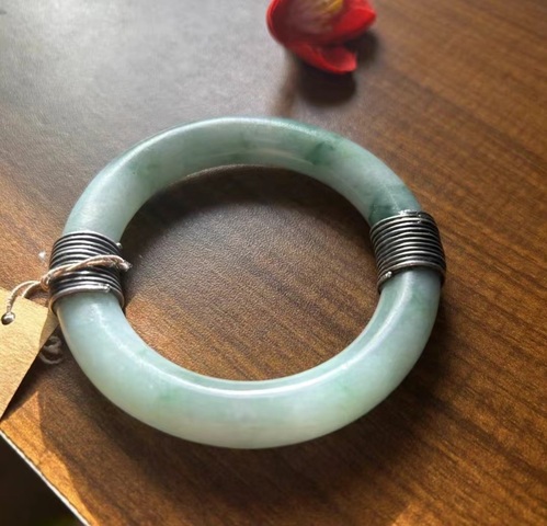 古玩玉器清代糯冰種翡翠手鐲拍賣,當(dāng)前價(jià)格1800元