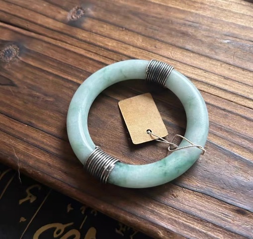 古玩玉器清代糯冰種翡翠手鐲拍賣,當(dāng)前價(jià)格1800元