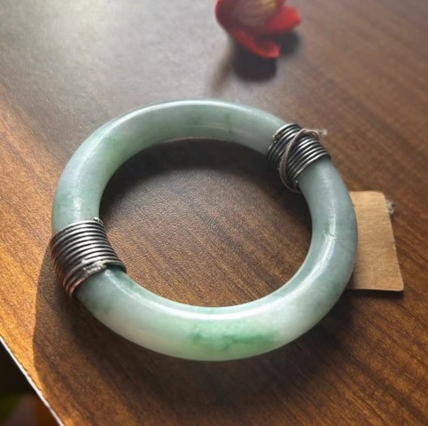 古玩玉器清代糯冰種翡翠手鐲拍賣,當(dāng)前價(jià)格1800元