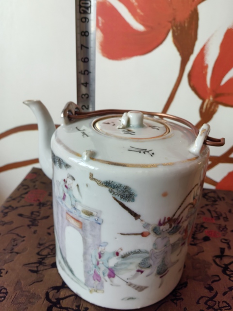 古玩陶瓷人物紋粉彩提梁壺拍賣,當前價格4000元