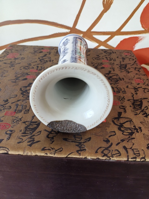 古玩陶瓷青花廣彩人物束腰花觚拍賣，當前價格1800元