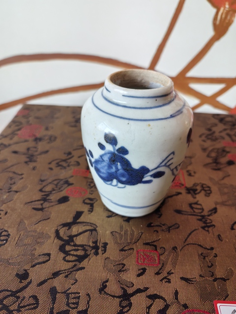 古玩陶瓷青花罐拍賣(mài)，當(dāng)前價(jià)格1800元