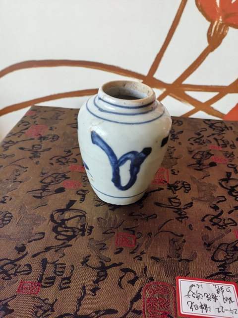 古玩陶瓷青花罐拍賣(mài)，當(dāng)前價(jià)格1800元