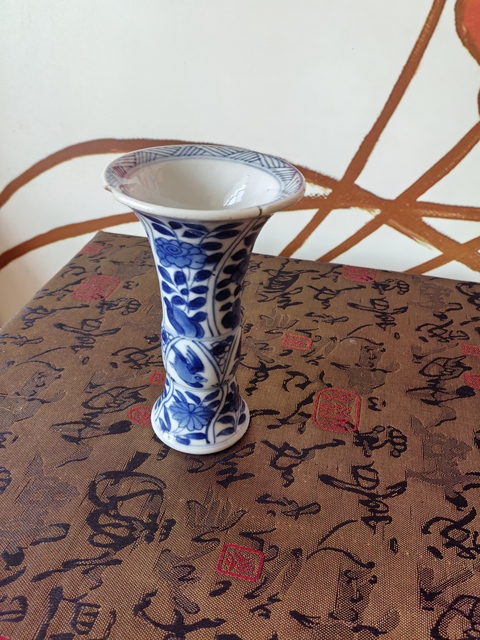 古玩陶瓷青花束腰花觚拍賣，當前價格1800元