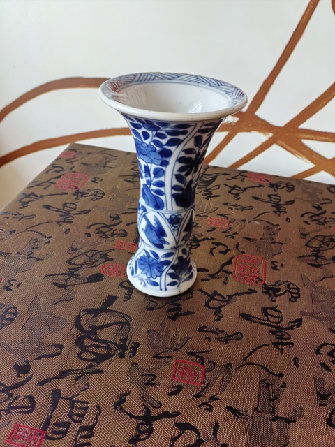 古玩陶瓷青花束腰花觚拍賣，當前價格1800元