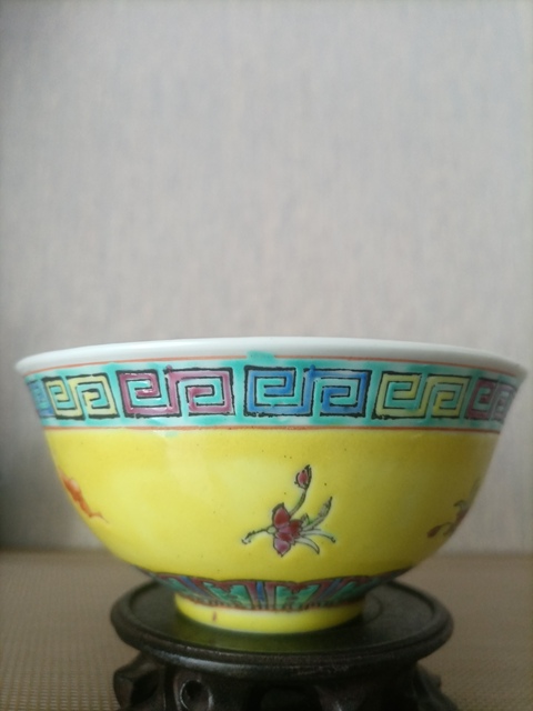 古玩陶瓷黃地粉彩博古花卉紋碗拍賣,當前價格680元