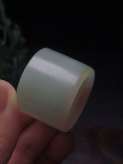 古玩玉器清代和田玉雕“素紋扳指”拍賣(mài)，當(dāng)前價(jià)格9500元