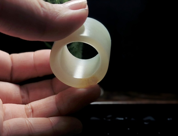 古玩玉器清代和田玉雕“素紋扳指”拍賣(mài)，當(dāng)前價(jià)格9500元