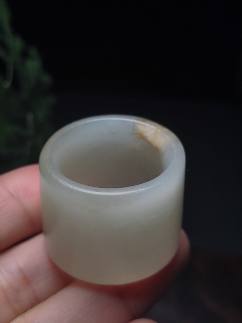 古玩玉器清代和田玉雕“素紋扳指”拍賣(mài)，當(dāng)前價(jià)格9500元