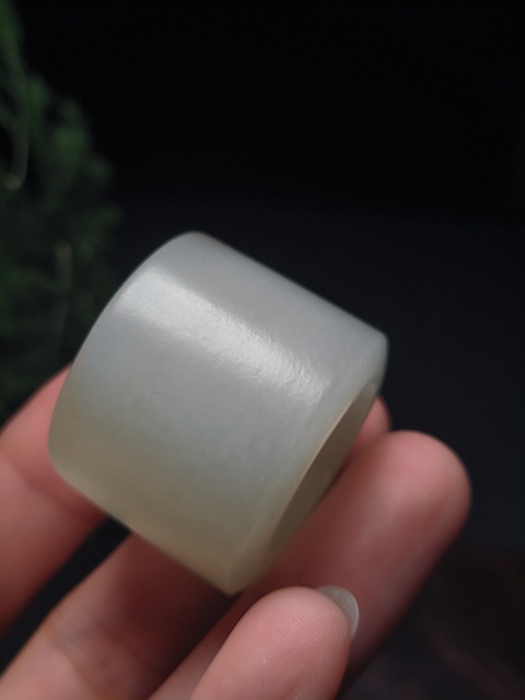 古玩玉器清代和田玉雕“素紋扳指”拍賣(mài)，當(dāng)前價(jià)格9500元