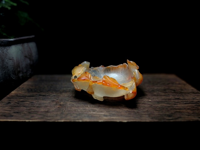 古玩玉器清代瑪瑙雕“花卉紋水盂”拍賣,當(dāng)前價(jià)格7200元