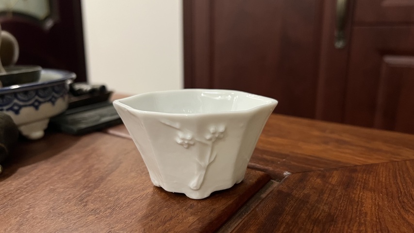 古玩陶瓷民國德化窯梅花白釉杯拍賣,當前價格399元