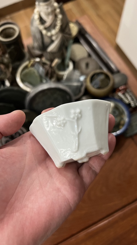 古玩陶瓷民國德化窯梅花白釉杯拍賣,當前價格399元