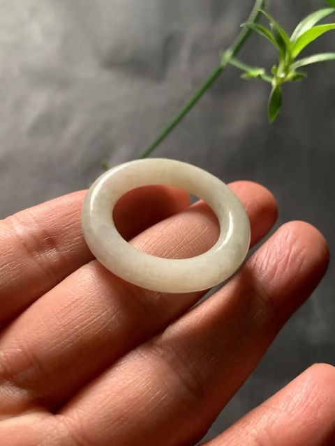 古玩玉器清代天然翡翠雕“素紋環”拍賣，當前價格1200元
