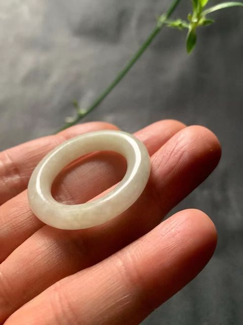 古玩玉器清代天然翡翠雕“素紋環”拍賣，當前價格1200元