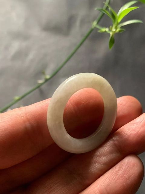 古玩玉器清代天然翡翠雕“素紋環”拍賣，當前價格1200元