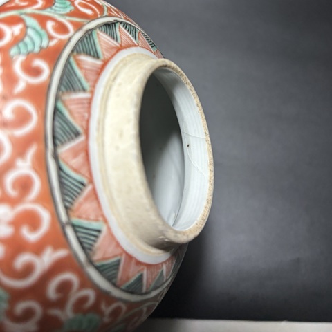 古玩陶瓷【帶保真卡】清晚期·五彩礬紅開窗洞石花卉紋萊菔/蘿卜罐拍賣，當前價格1800元