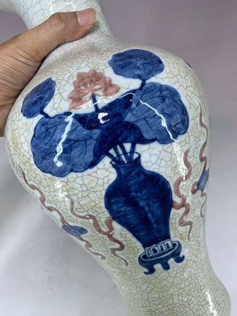 古玩陶瓷晚清·哥釉青花釉里紅八寶清供紋觀音瓶拍賣，當前價格3888元