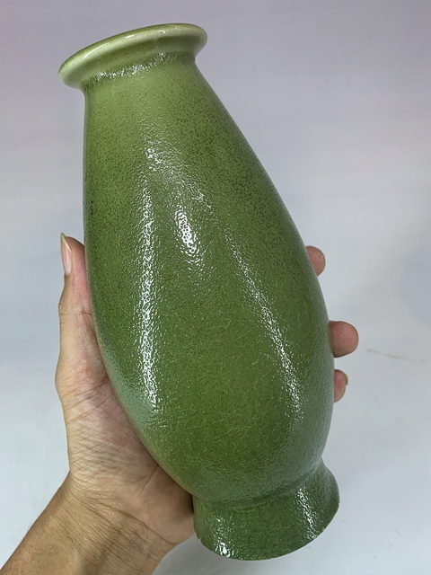 古玩陶瓷民國·橄欖綠釉瓶拍賣，當前價格888元