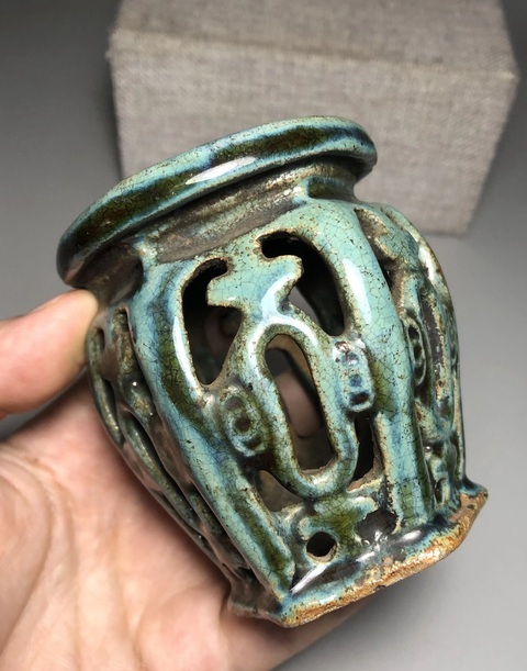 古玩陶瓷清代精品鏤空鈞釉底座拍賣，當(dāng)前價(jià)格1200元