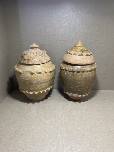 古玩陶瓷青釉貼塑水波紋蓋罐拍賣，當前價格2580元