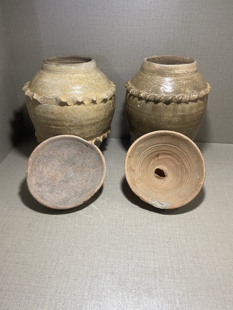 古玩陶瓷青釉貼塑水波紋蓋罐拍賣，當前價格2580元