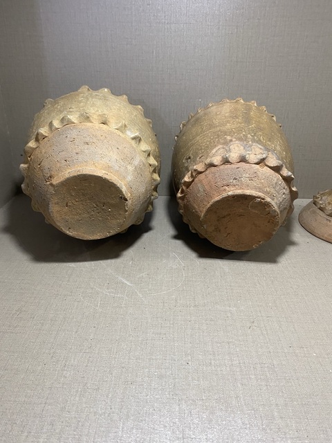 古玩陶瓷青釉貼塑水波紋蓋罐拍賣，當前價格2580元