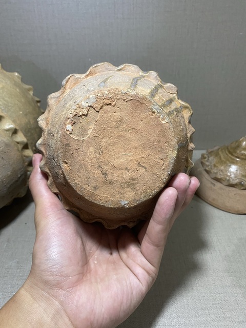 古玩陶瓷青釉貼塑水波紋蓋罐拍賣，當前價格2580元