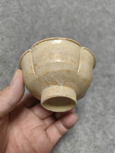 古玩陶瓷青白釉刻花葵口盞拍賣，當(dāng)前價(jià)格800元