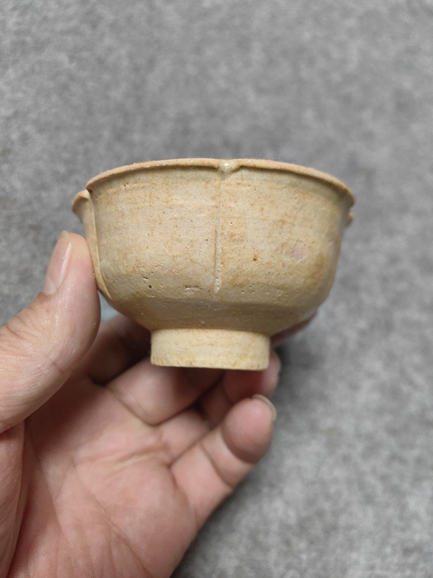 古玩陶瓷青白釉刻花葵口盞拍賣，當(dāng)前價(jià)格800元