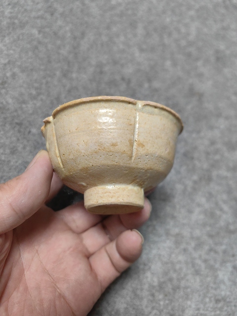 古玩陶瓷青白釉刻花葵口盞拍賣，當(dāng)前價(jià)格800元