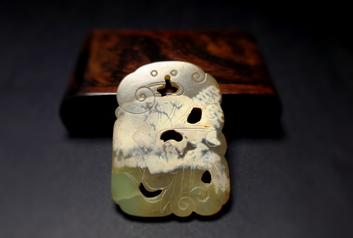 古玩玉器清代和田玉雕“魚化龍”佩拍賣，當前價格3800元