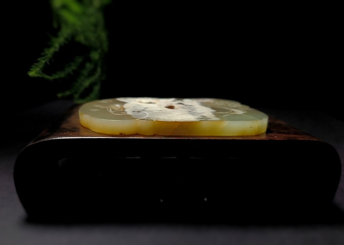 古玩玉器清代和田玉雕“魚化龍”佩拍賣，當前價格3800元