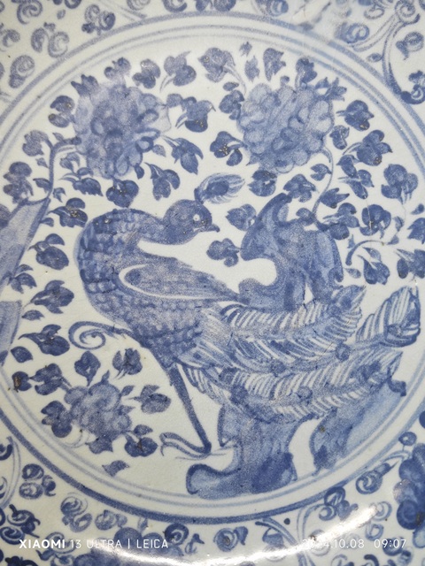 古玩陶瓷明空白期青花孔雀洞石花卉紋盤拍賣,當前價格9876元