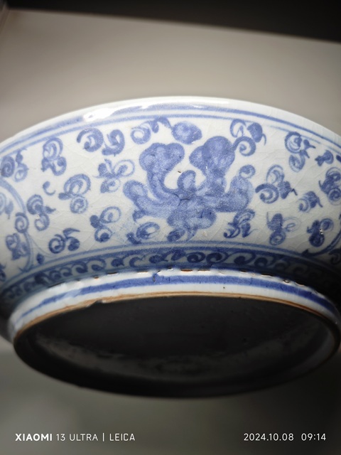 古玩陶瓷明空白期青花孔雀洞石花卉紋盤拍賣,當前價格9876元